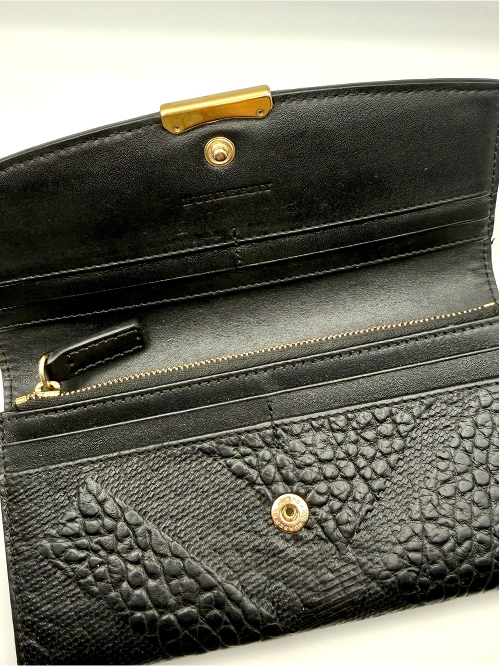 Burberry Embossed Pattern Black Leather Wallet | New Zipper Pull - Picture 7 of 16